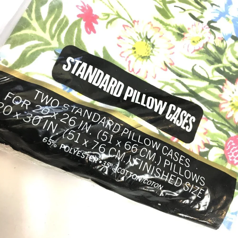 Pequot Floral Set of Two No Iron Pillowcases VTG NOS